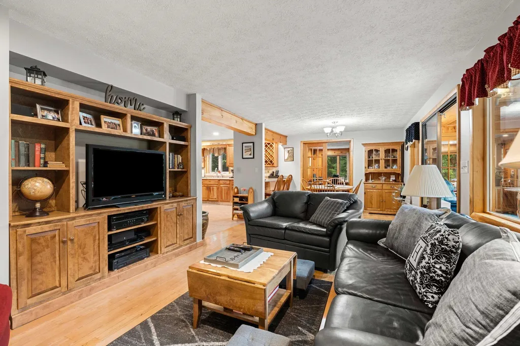 42 Thorndike Road Weare NH 03281
