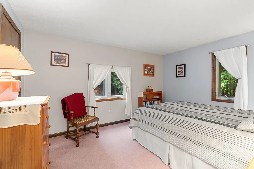 42 Thorndike Road Weare NH 03281