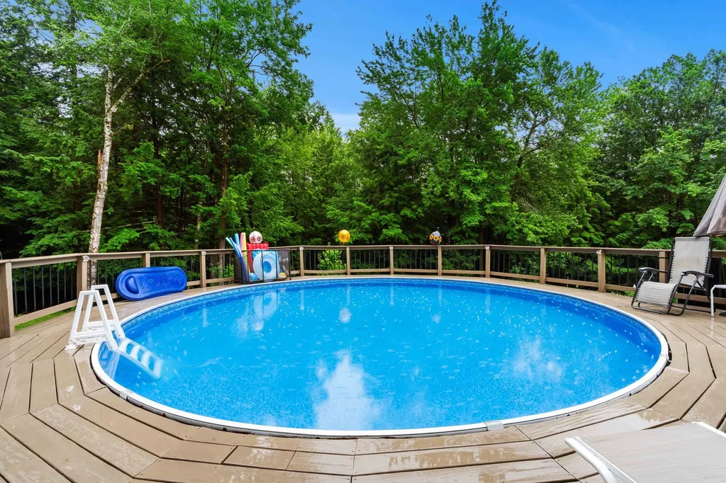 42 Thorndike Road Weare NH 03281