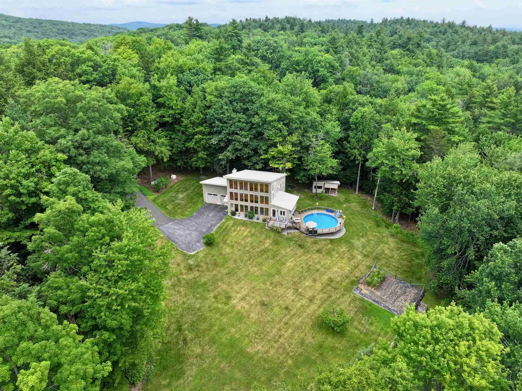 42 Thorndike Road Weare NH 03281