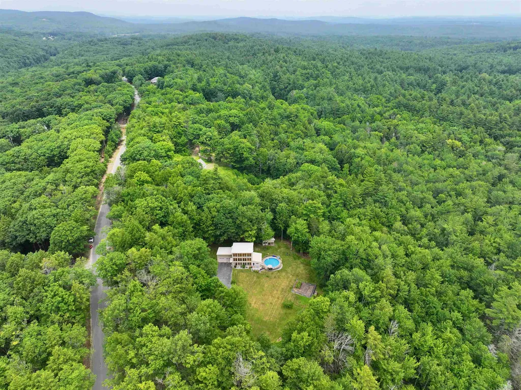 42 Thorndike Road Weare NH 03281