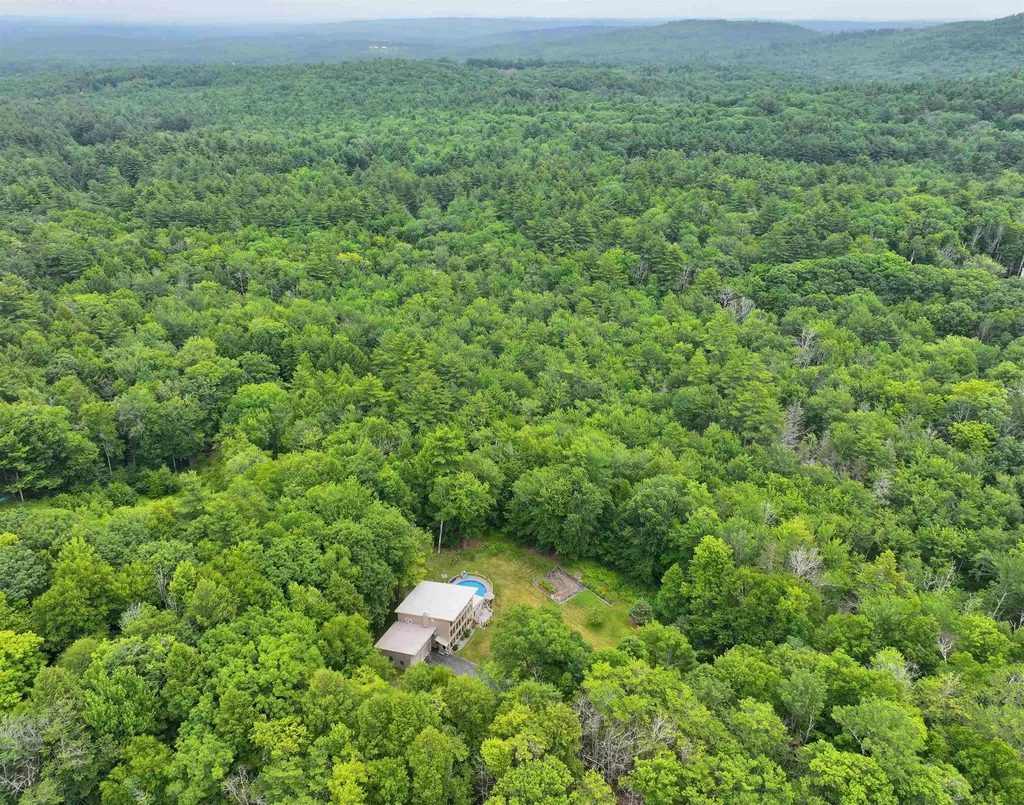 42 Thorndike Road Weare NH 03281