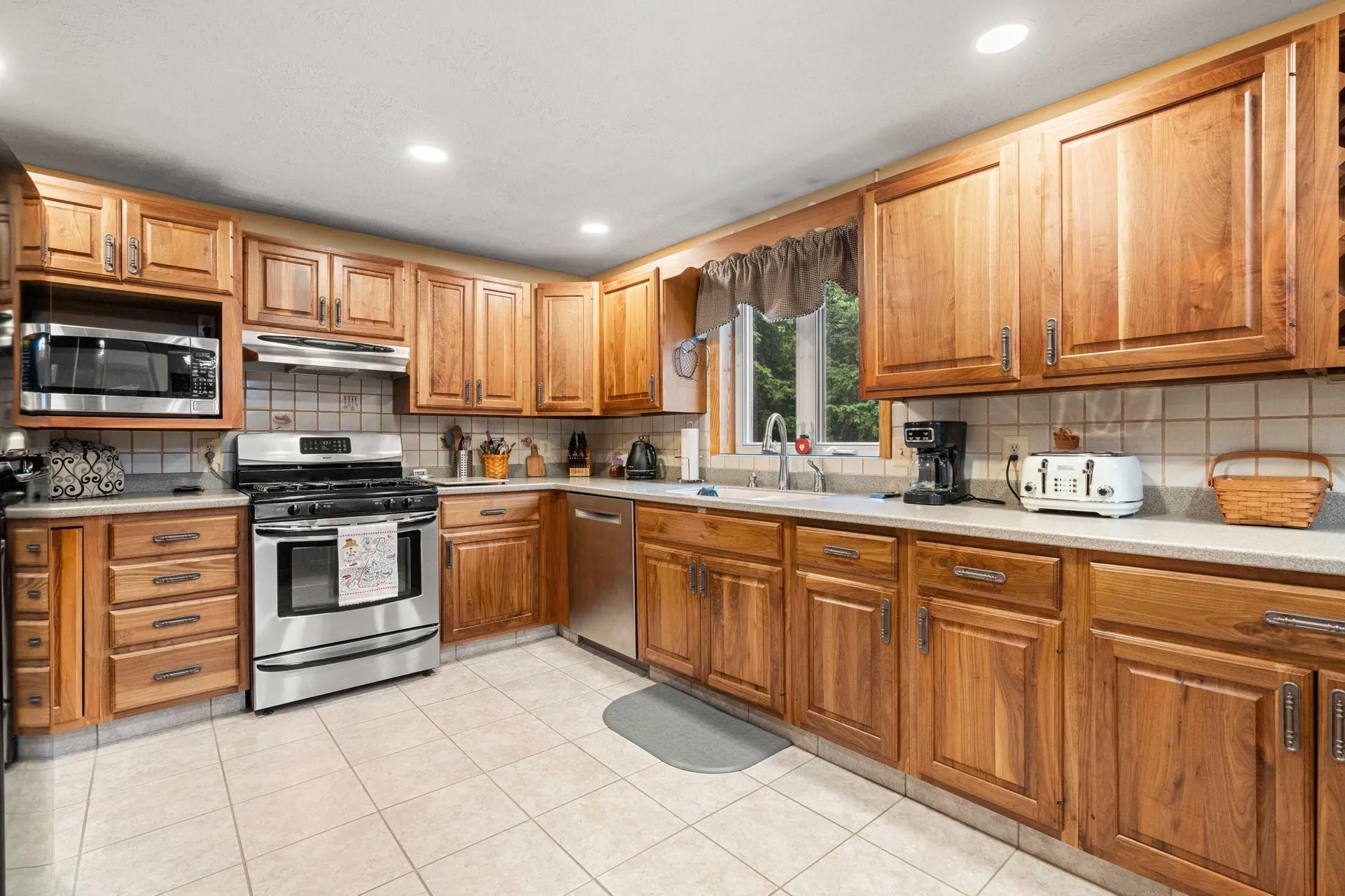42 Thorndike Road Weare NH 03281