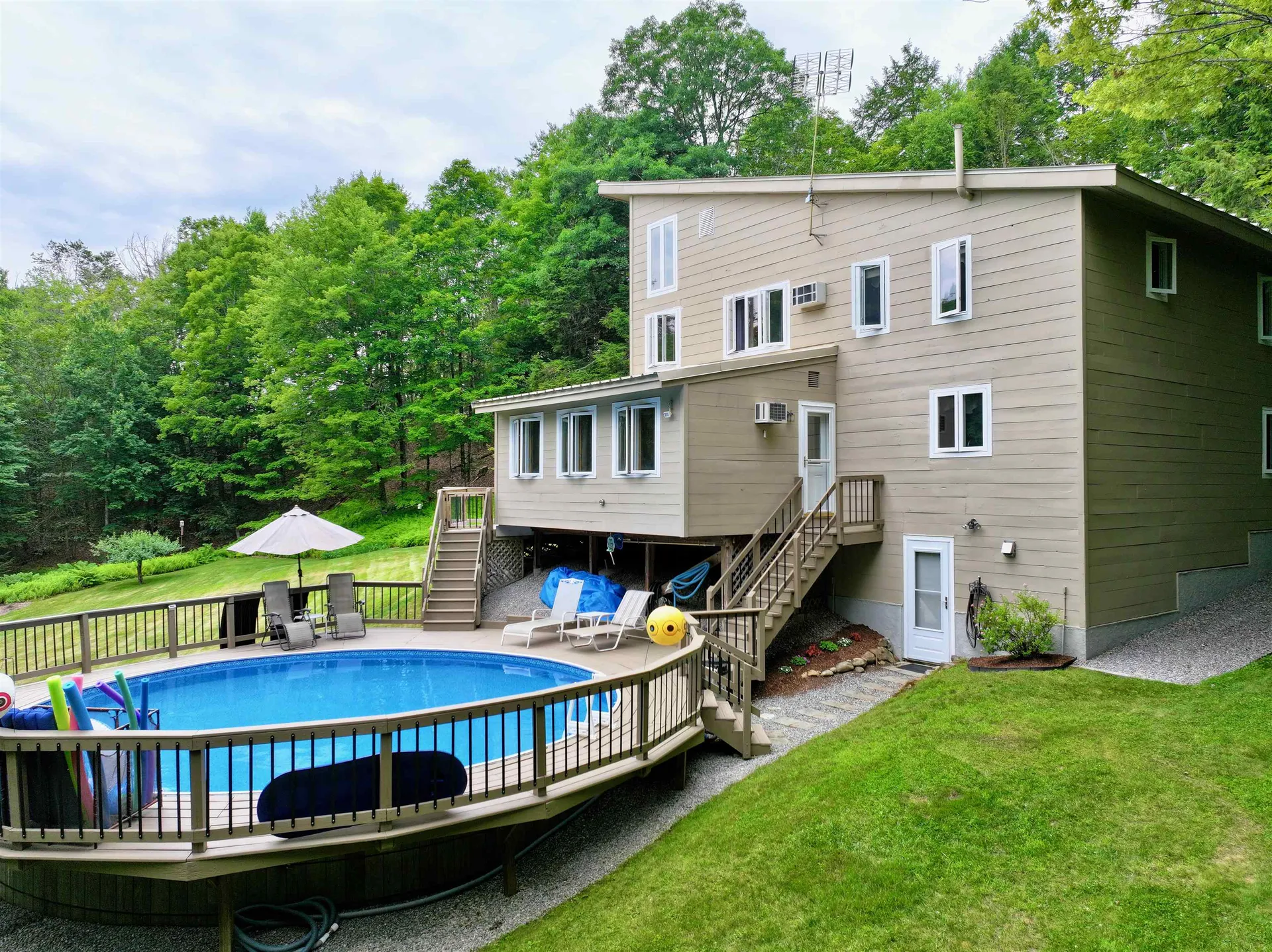 42 Thorndike Road Weare NH 03281
