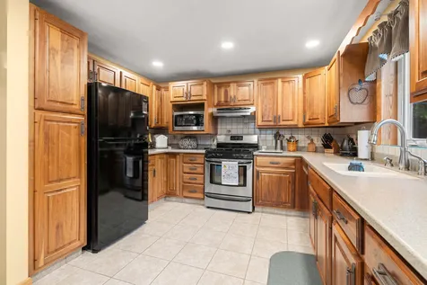 42 Thorndike Road Weare NH 03281
