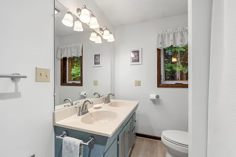 42 Thorndike Road Weare NH 03281
