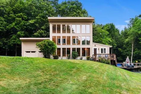 42 Thorndike Road Weare NH 03281