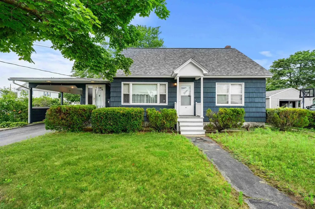 24 Plummer Street Goffstown NH 03102