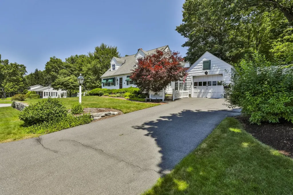 15 Hooker Street Nashua NH 03064
