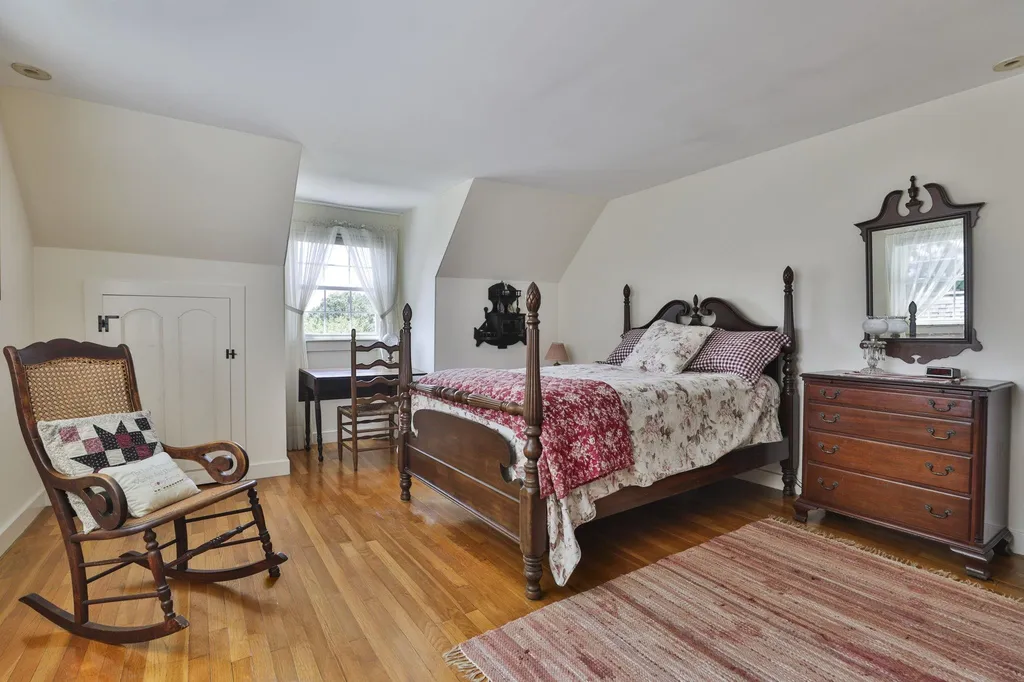 15 Hooker Street Nashua NH 03064