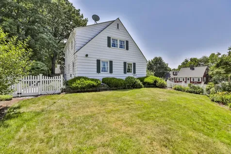 15 Hooker Street Nashua NH 03064