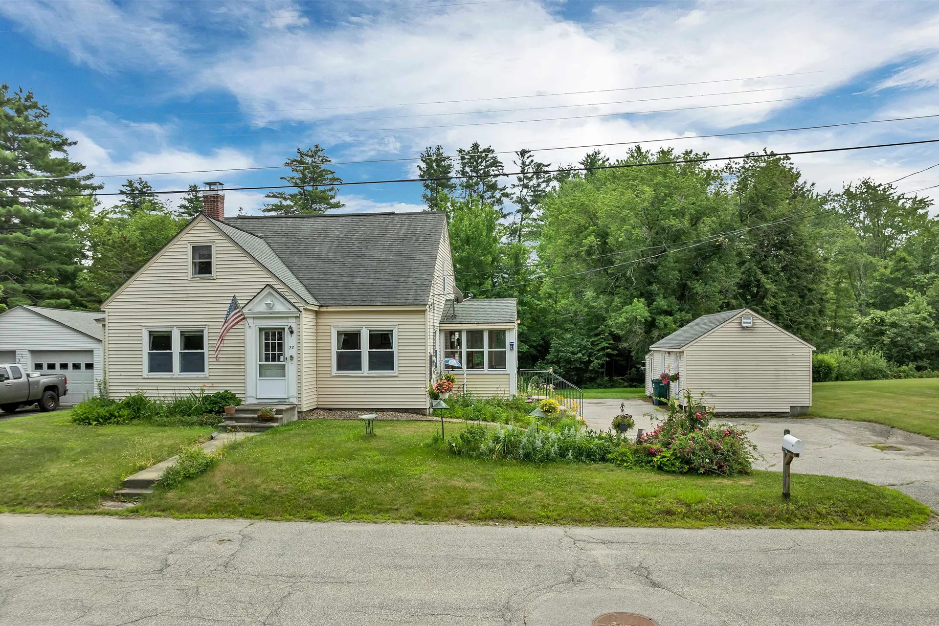 22 Medlyn Street Milford NH 03055