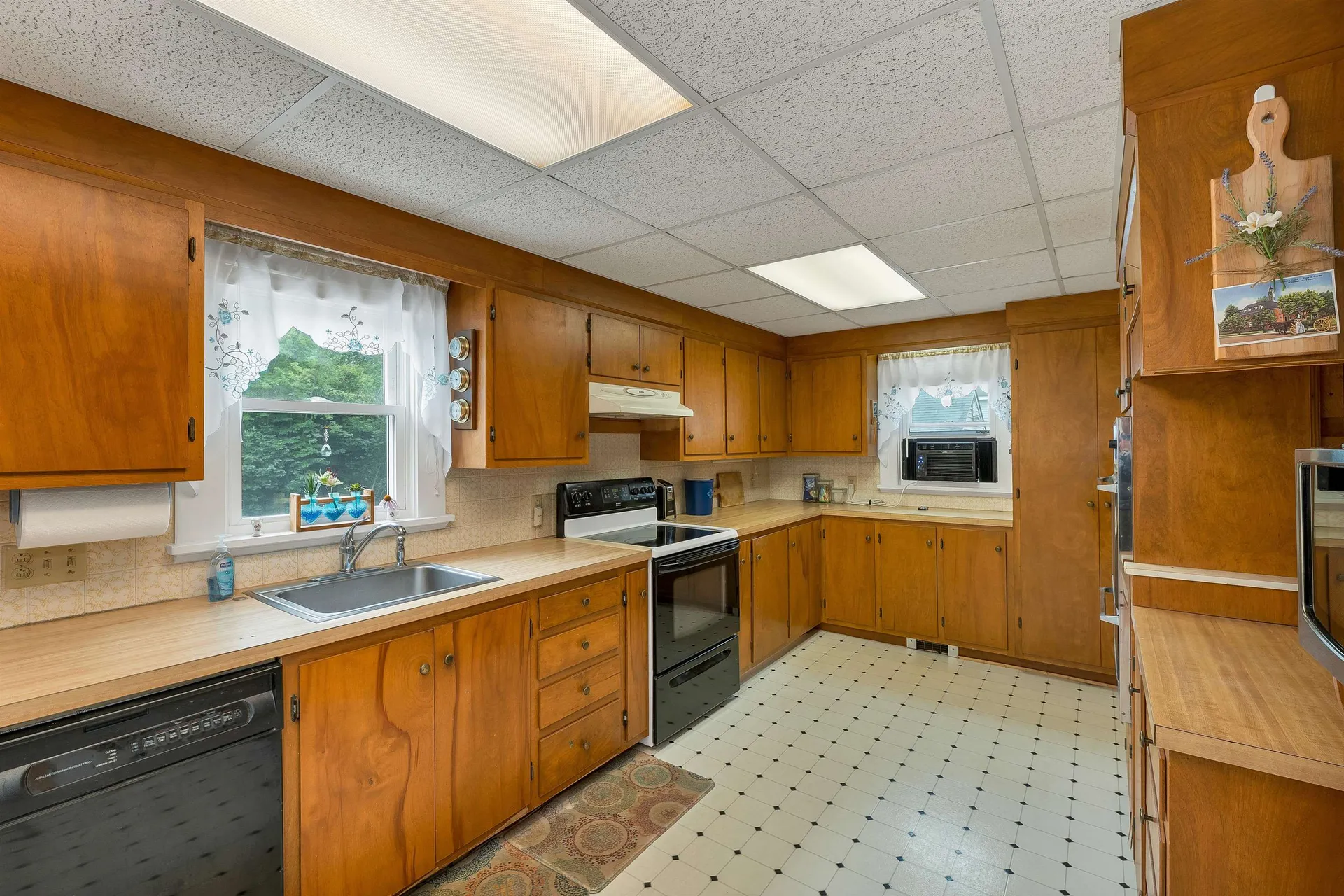 22 Medlyn Street Milford NH 03055