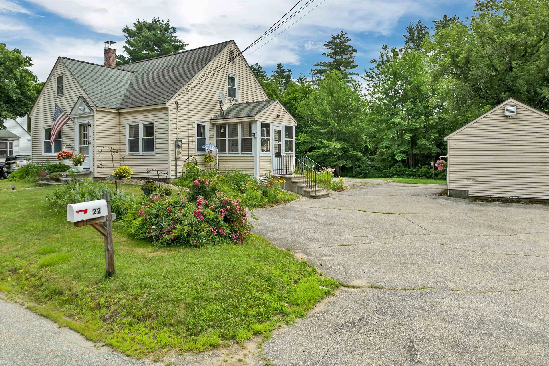 22 Medlyn Street Milford NH 03055