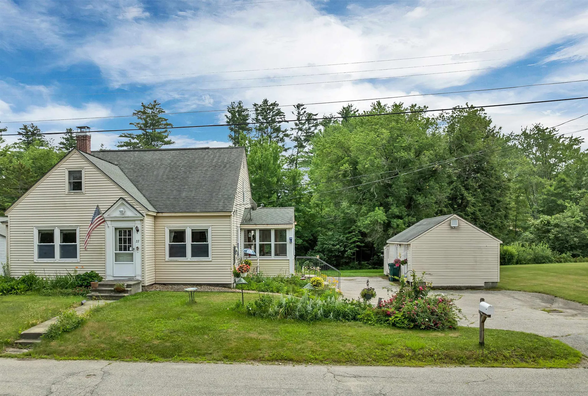 22 Medlyn Street Milford NH 03055