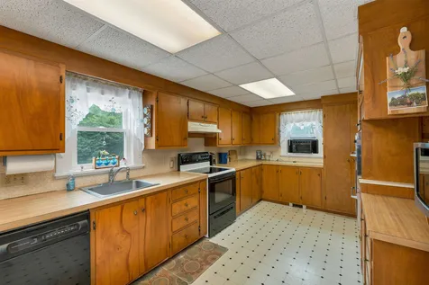 22 Medlyn Street Milford NH 03055