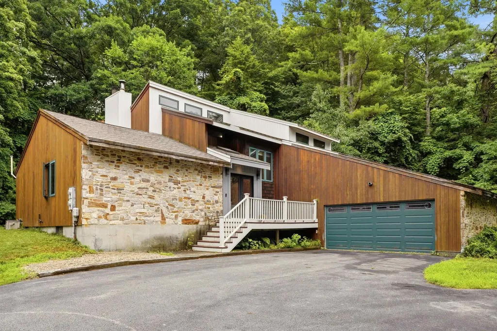 17 Spring Hill Road Mont Vernon NH 03057