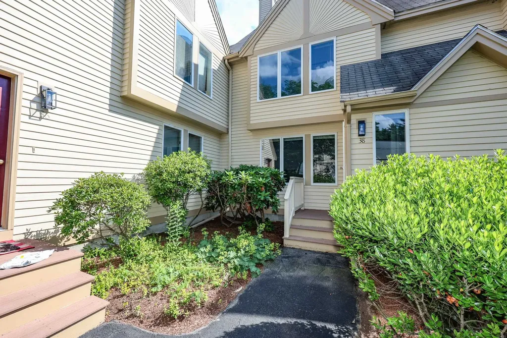 38 Dorchester Way Nashua NH 03064