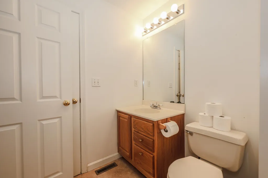 38 Dorchester Way Nashua NH 03064