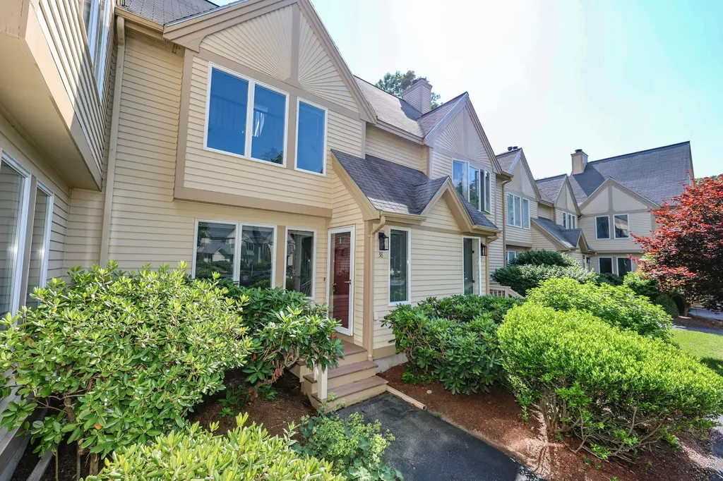 38 Dorchester Way Nashua NH 03064