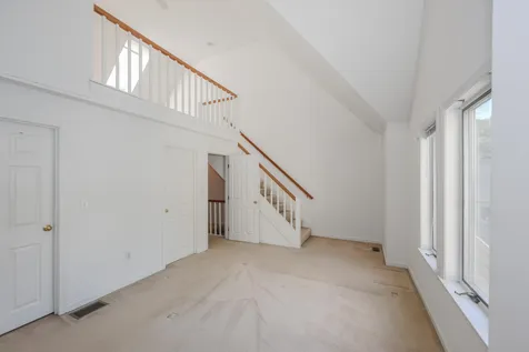 38 Dorchester Way Nashua NH 03064