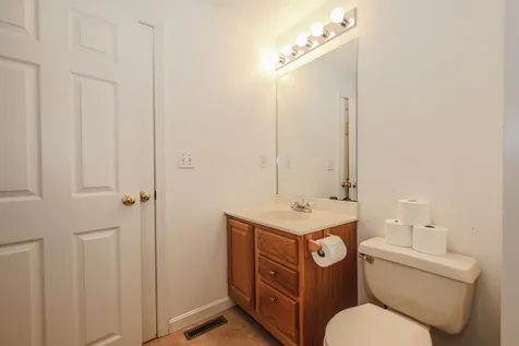 38 Dorchester Way Nashua NH 03064