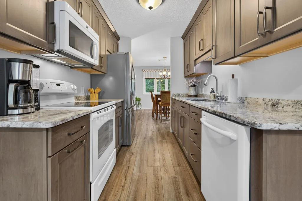 14 Heather Court Nashua NH 03062