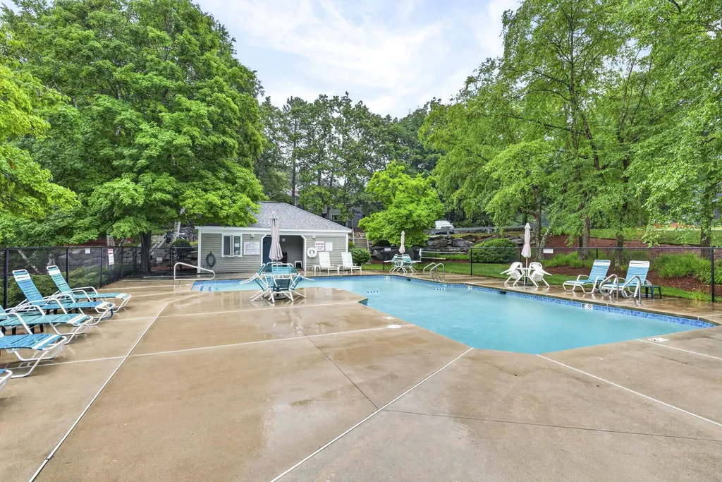 14 Heather Court Nashua NH 03062