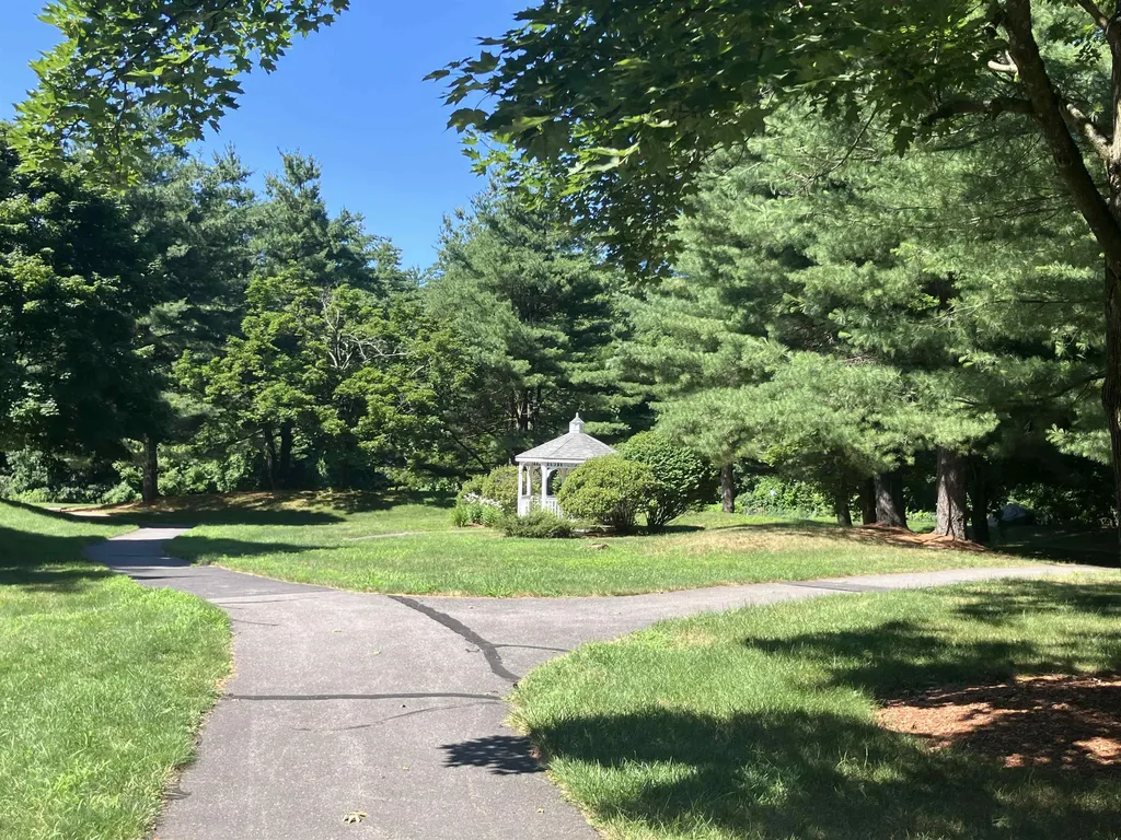 14 Heather Court Nashua NH 03062