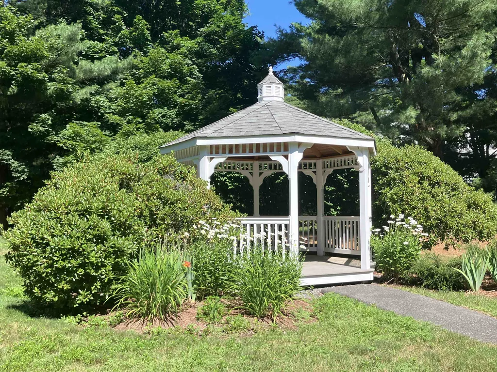 14 Heather Court Nashua NH 03062