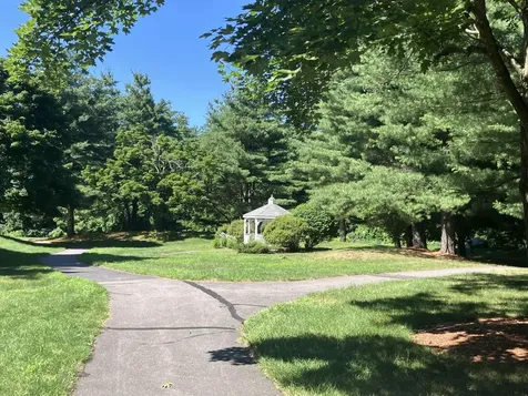 14 Heather Court Nashua NH 03062