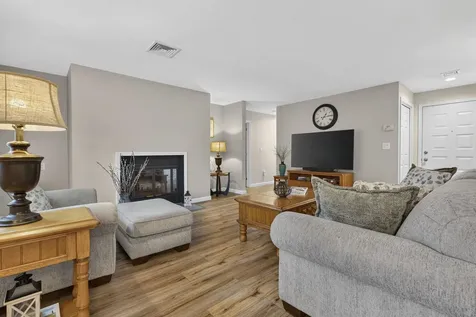 14 Heather Court Nashua NH 03062