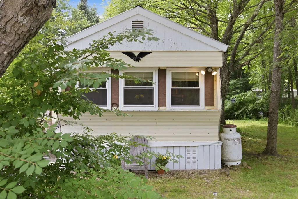 1 Hoover Circle Loudon NH 03307