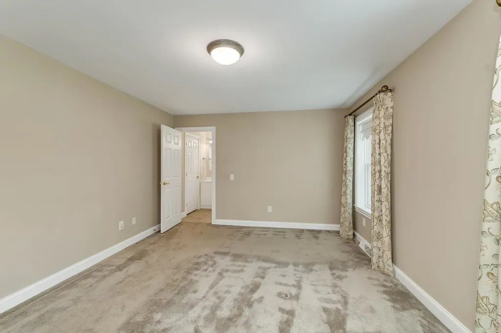 57 Sagewood Circle Hooksett NH 03106