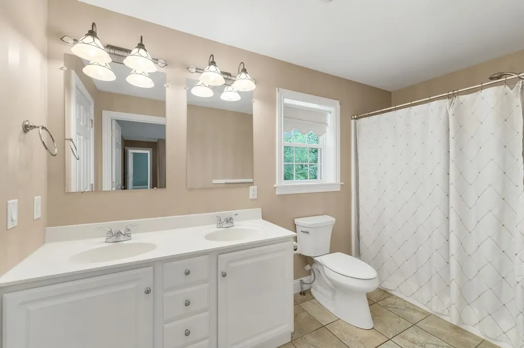 57 Sagewood Circle Hooksett NH 03106