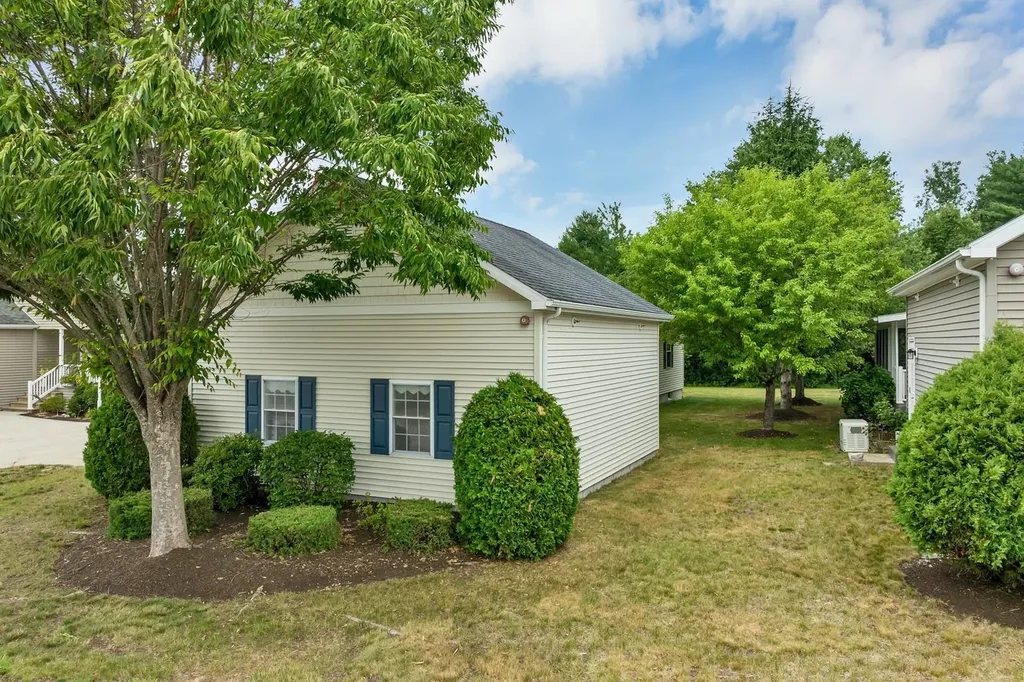 57 Sagewood Circle Hooksett NH 03106