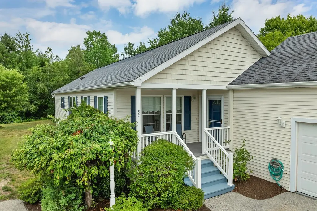 57 Sagewood Circle Hooksett NH 03106