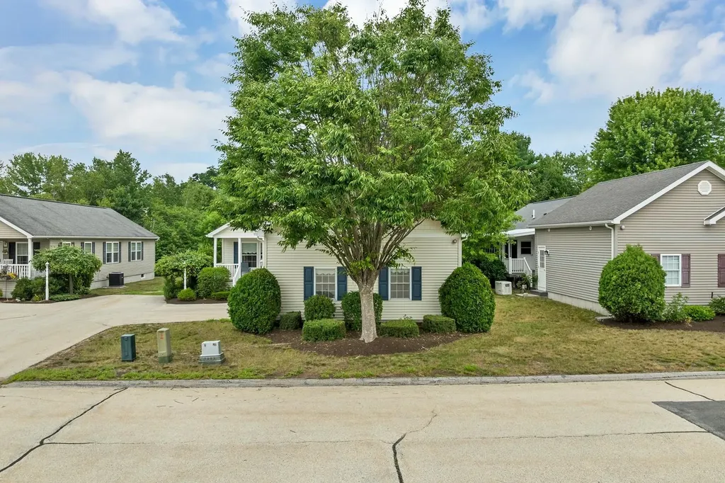 57 Sagewood Circle Hooksett NH 03106