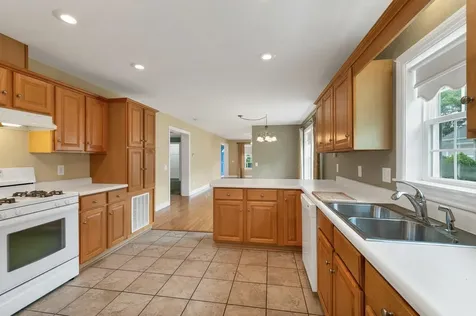 57 Sagewood Circle Hooksett NH 03106