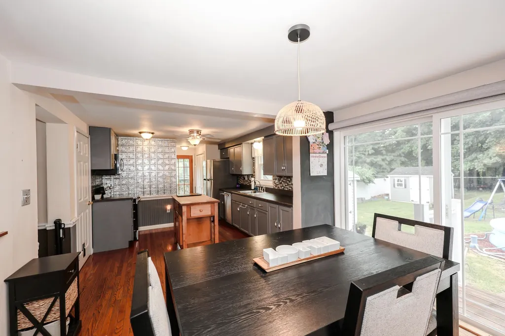 6 Concord Avenue Derry NH 03038