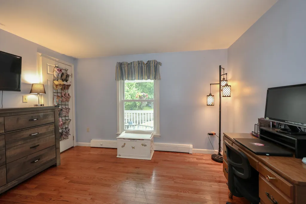 6 Concord Avenue Derry NH 03038