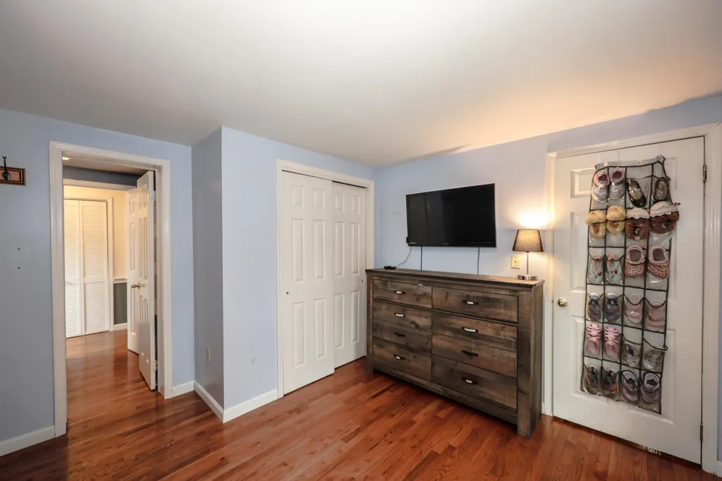 6 Concord Avenue Derry NH 03038