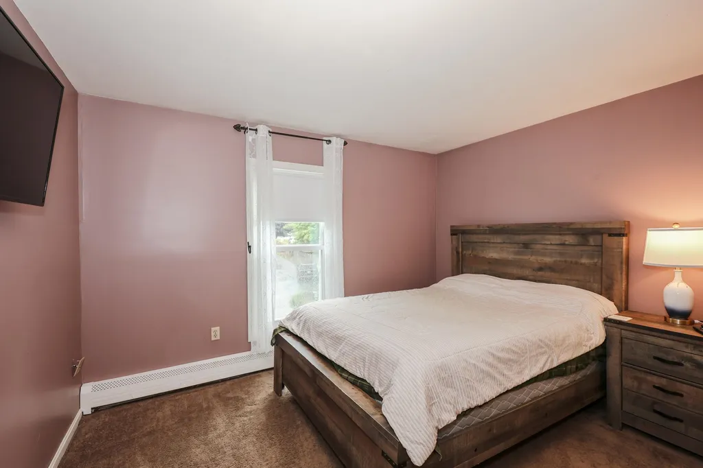 6 Concord Avenue Derry NH 03038