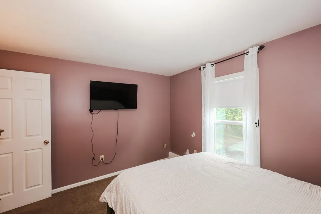 6 Concord Avenue Derry NH 03038
