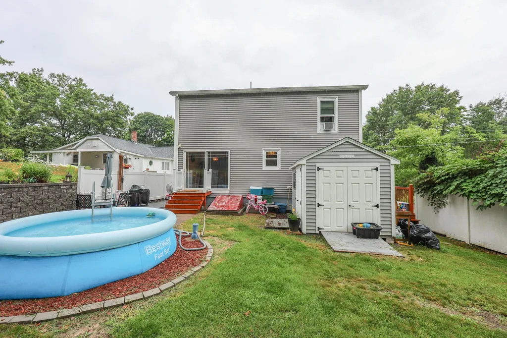 6 Concord Avenue Derry NH 03038
