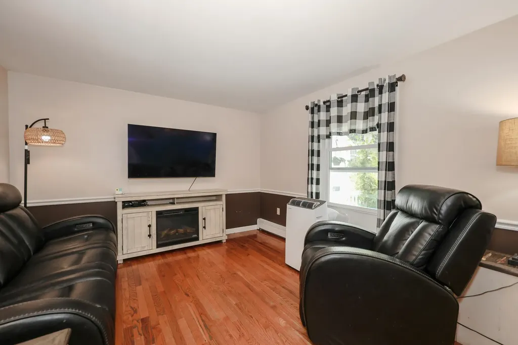 6 Concord Avenue Derry NH 03038