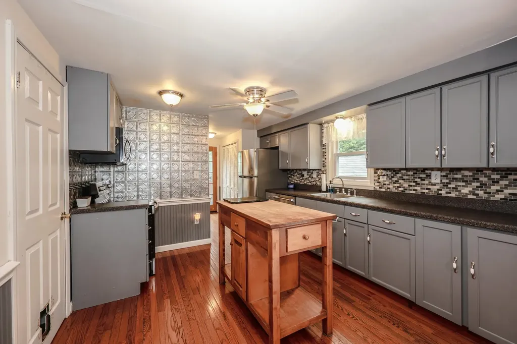 6 Concord Avenue Derry NH 03038