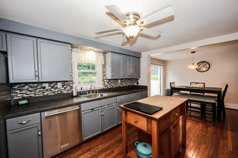 6 Concord Avenue Derry NH 03038