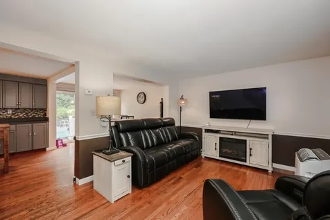 6 Concord Avenue Derry NH 03038