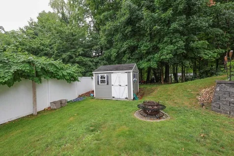 6 Concord Avenue Derry NH 03038